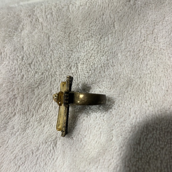Gold Cross ring. Size 8 - Picture 2 of 3